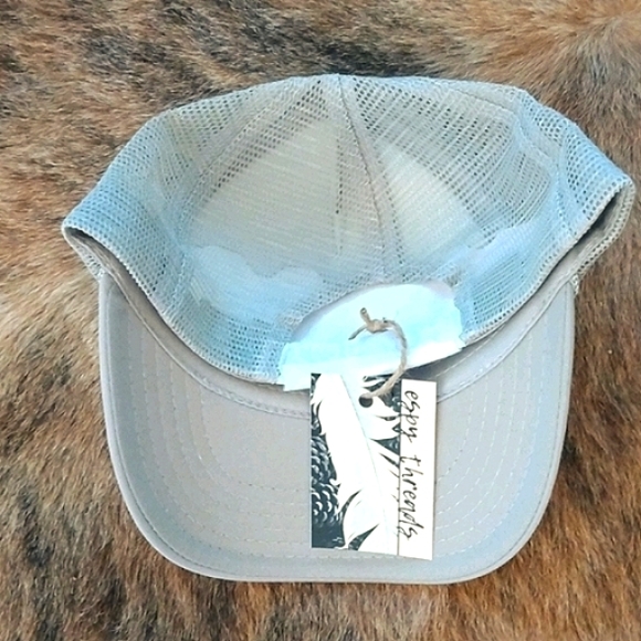 Las Vegas Raiders Snapback Trucker Hat - Picture 2 of 2